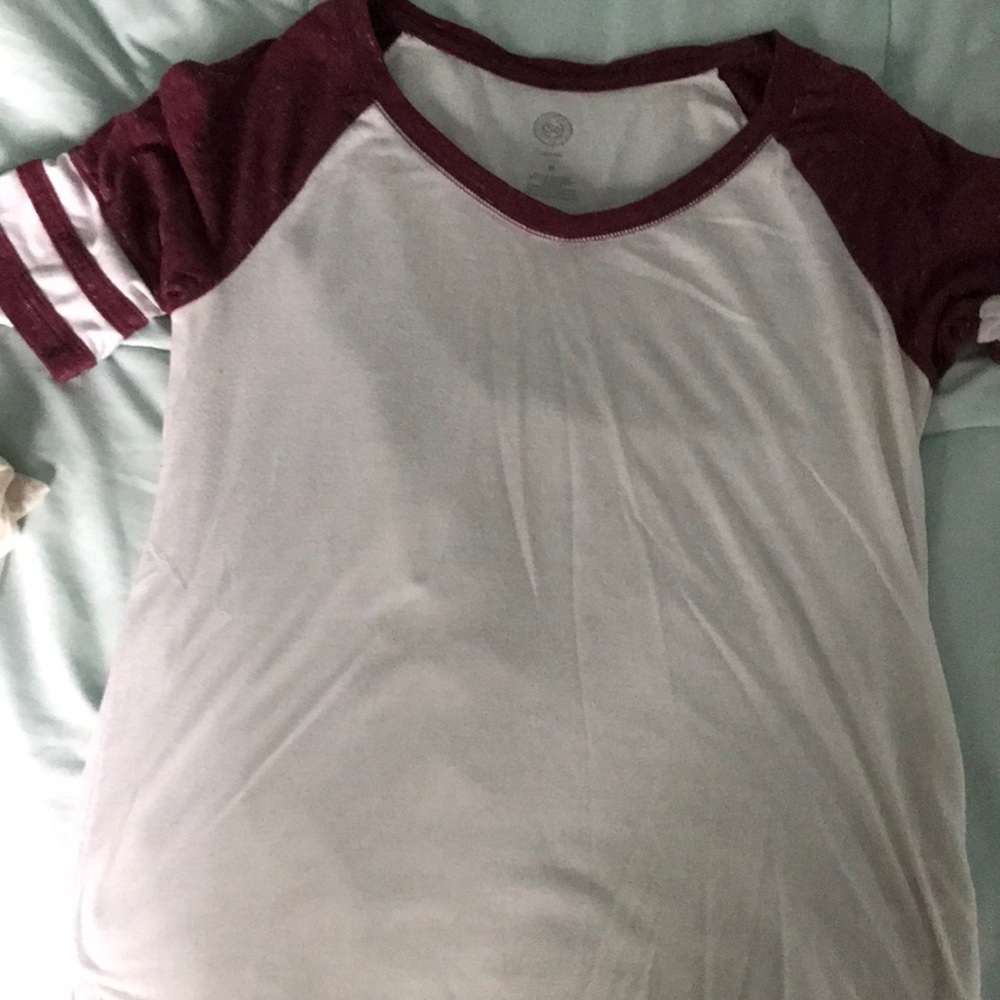 Baseball maroon tee great condition